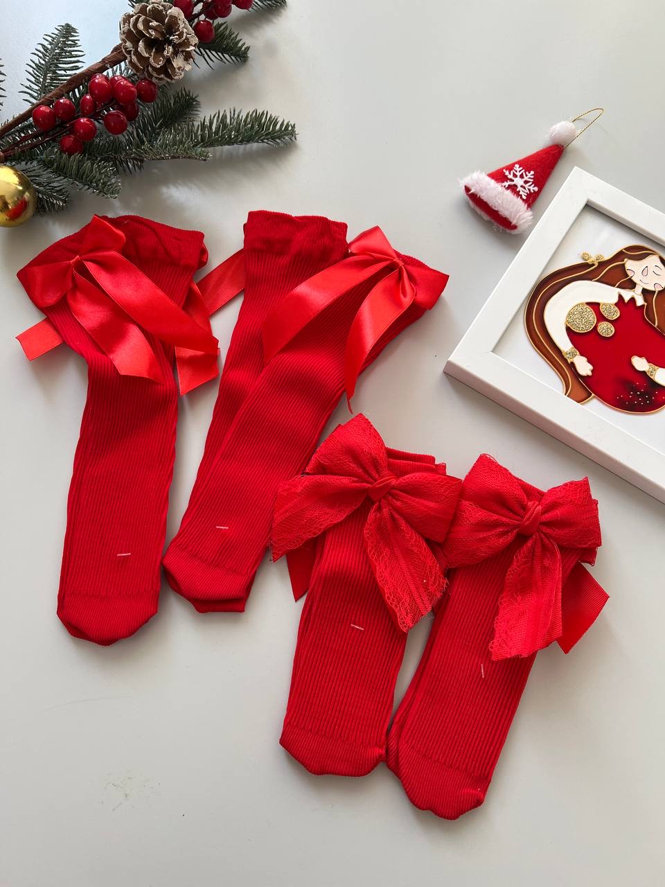 جوراب قرمز پاپیونی