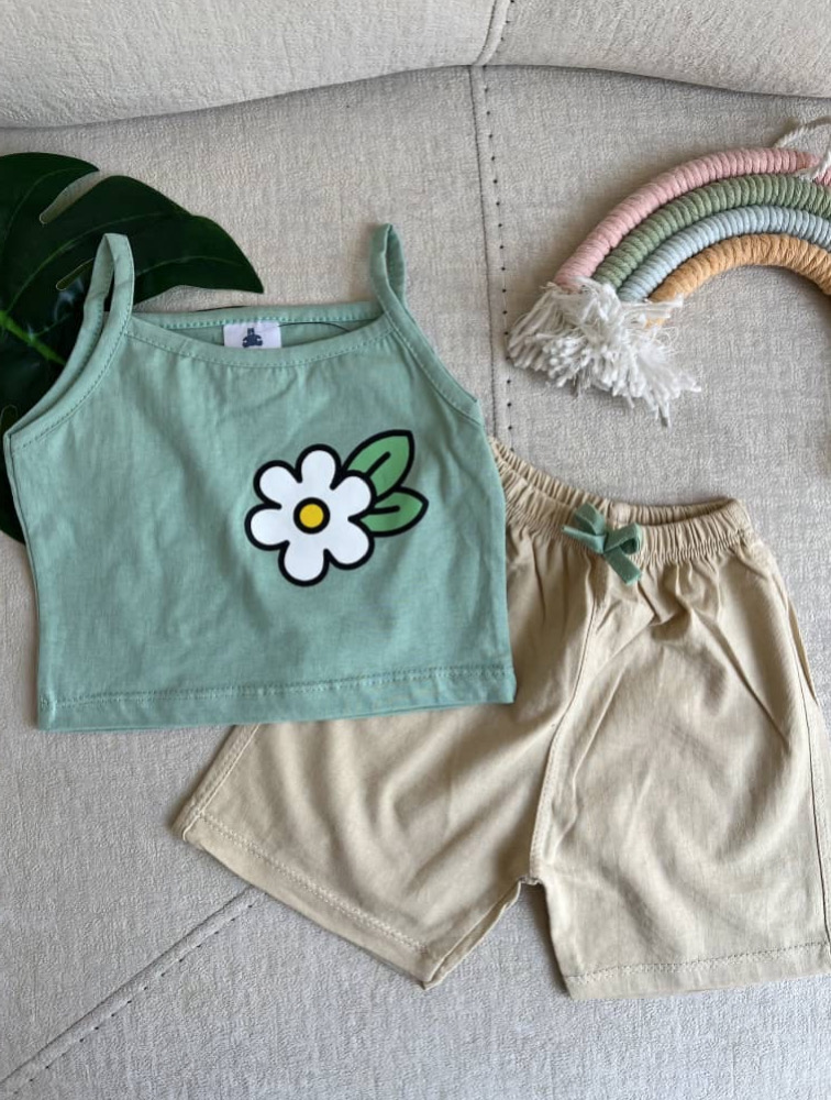 ست تاپ شلوارک سبز طرح بابونه