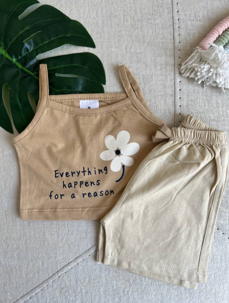 ست تاپ شلوارک کرمی طرح بابونه