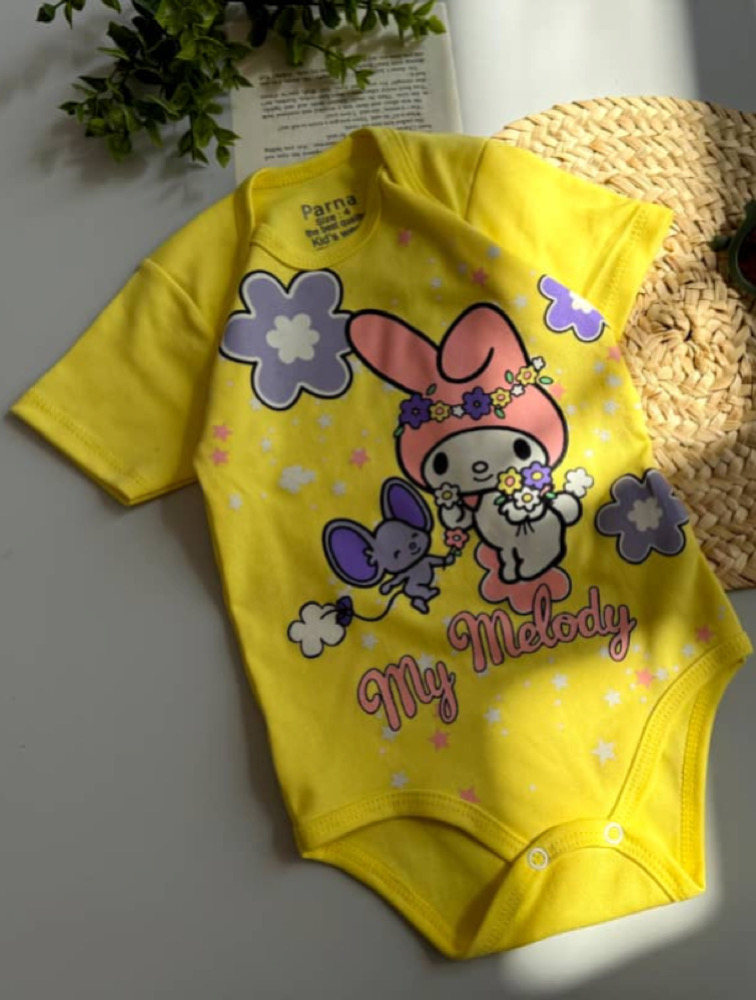 زیردکمه آستین کوتاه زرد طرح کرومی